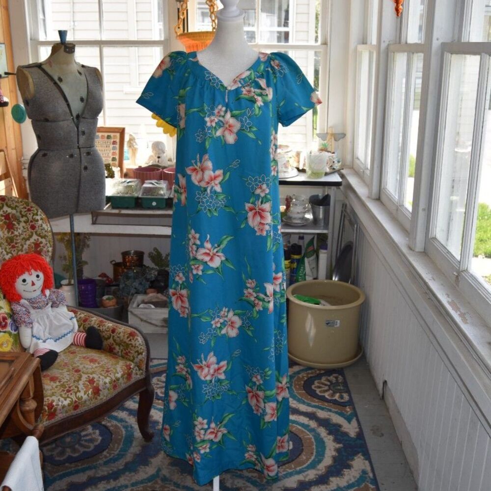Vintage Hilo Hattie Hawaii II Muumuu Dress M Blue Floral Hawaiian Maxi Caftan